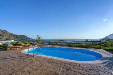 pool and horizon