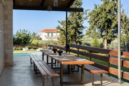  Dining area outdoors