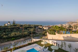Очаровательная вилла «Marjorie» для семьи и друзей в Cretan Resort Stalos