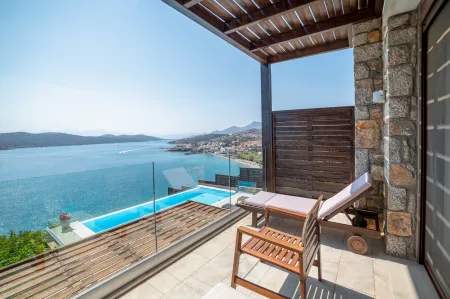  balcony pool/sea view