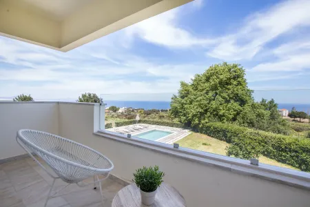  bedroom's balcony