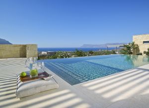 Villa Anassa, design et confort remarquables, vue sur la mer, près de la plage