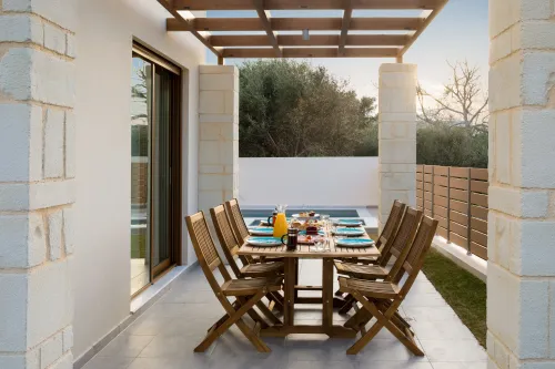  outdoor dining area