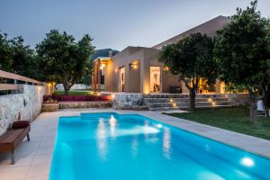 Villa de style confortable Casa Di Verde, piscine privée et oasis de jardin, endroit idéal pour être près de la plage et des clubs