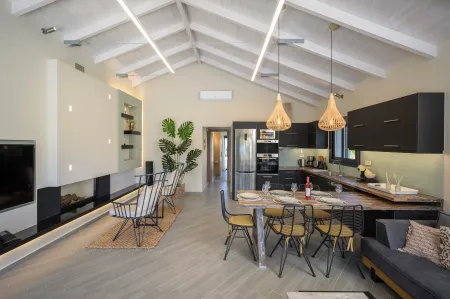  kitchen & dining area