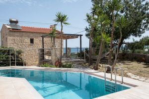 Villa de vacances pour couple romantique Terpsichore, piscine 1 lit surplombant les stations balnéaires et la baie de La Canée