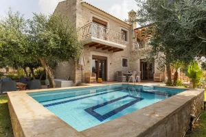 Characterful Holiday Property Okalia, Sense of Harmony, Stone Pool, Garden, 1.5 from Sandy Beach 