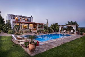 Belle villa Kalithea Chania dans la campagne avec piscine sécurisée, jardin, idéale pour les vacances d'été et d'hiver