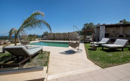  pool sitting area