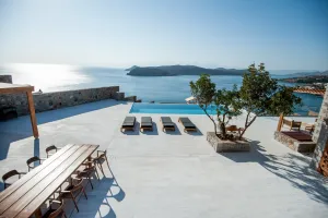 Luxuriöse Designvilla Tzina IVV nur wenige Minuten vom Strand entfernt mit privatem Pool in Elounda