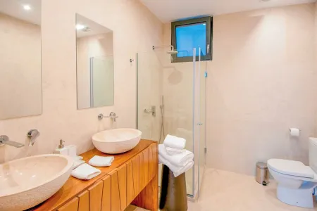  bathroom with shower