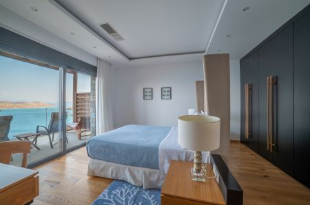  bedroom with view