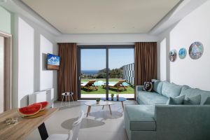 Villa de vacances minimaliste Manolis, au-dessus de la mer et de la plage, avec une vue imprenable depuis une falaise d'Héraklion