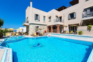 Maisonette de vacances de luxe Alpinia Villa stratégiquement située dans le village balnéaire, à 25m de la plage