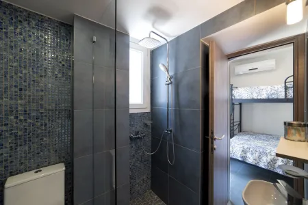  en suite bathroom