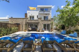 Villa familiale avec piscine privée Pefka, séjour en bord de mer à 100 m de la mer de Libye et de la plage de Koutsouras, Crète du sud