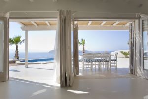 Villa Achilleas de forme organique, ambiance cycladique avec piscine et vue inoubliable sur le golfe de Mirabello