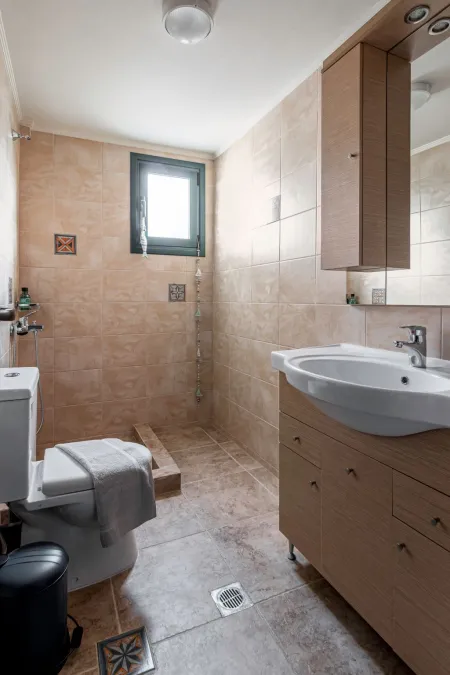  guestroom bathroom