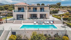 Роскошная частная вилла Маревиста на побережье Крита, полностью оборудованная всеми необходимыми удобствами.
