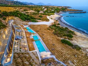 Les suites Salvia Luxury Collection comprennent une villa écologique de deux chambres sur la côte de Crète, entièrement équipée de toutes les commodités modernes.