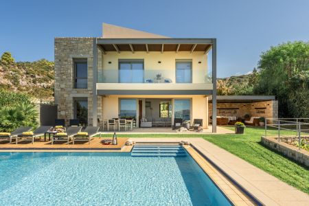  exterior / pool