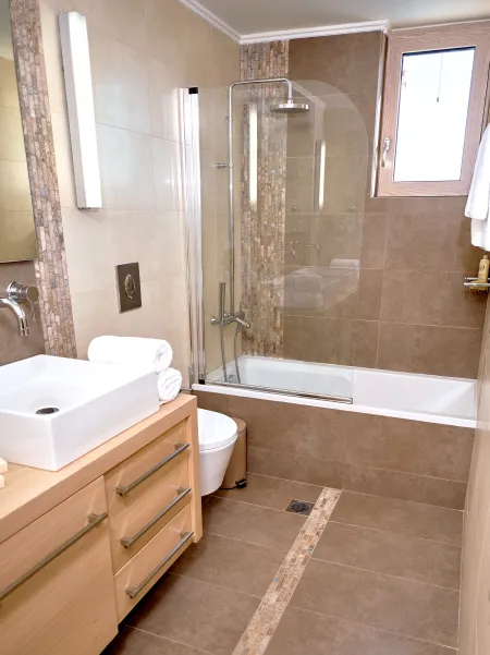  ensuite bathroom