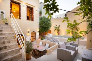 La maison de vacances de luxe élégante et récemment rénovée de Byblos à Réthymnon offre une détente exclusive avec tout le confort moderne.