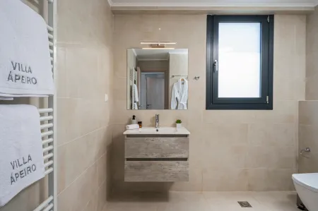  en suite bathroom