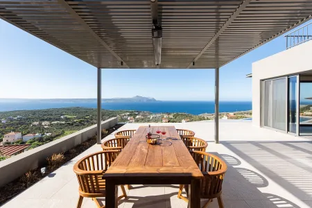  outdoor dining area