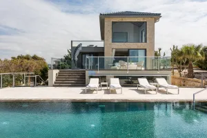 Faisant partie d'un complexe de vacances, Sea Crete Villas Sea View 1 est une nouvelle villa grecque tendance à Tersanas, joliment décorée et équipée de tout le confort moderne pour des vacances de luxe relaxantes.