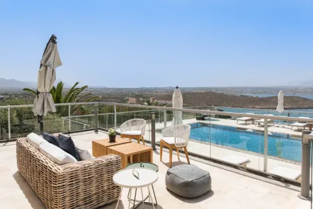  Balcony pool view