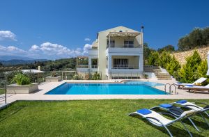 Villa Athinais unique pour des vacances inoubliables avec jacuzzi et une grande piscine chauffée