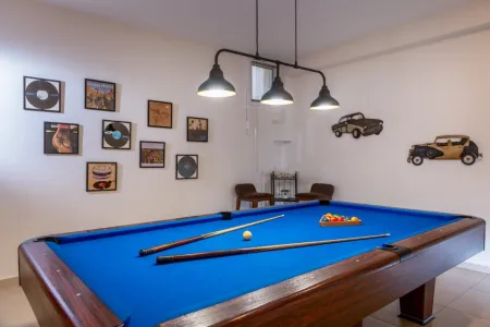  Pool table