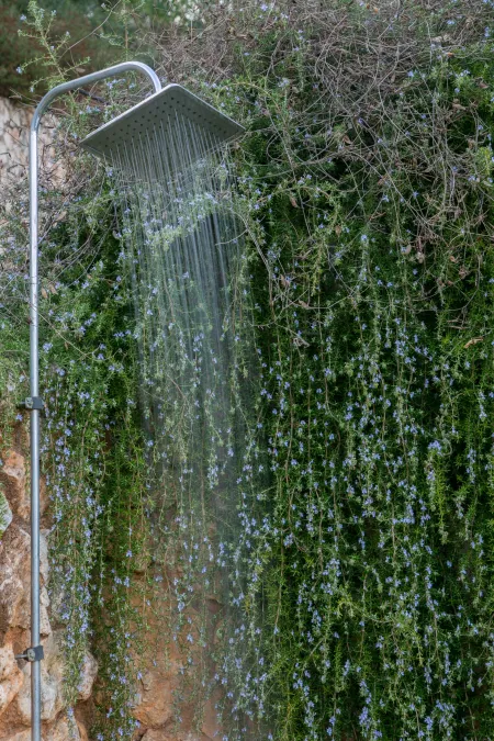  Outdoor shower