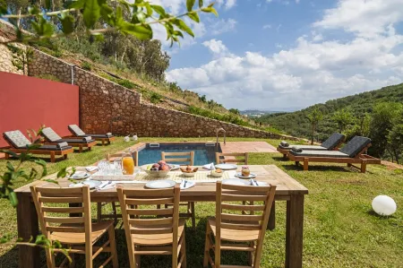  outdoor dining area