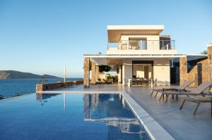 Villa Haven est située au bord d'une paisible vallée s'ouvrant sur la plage de Tholos, au nord-est de la Crète.