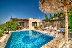 Villa Gamma à Kamilari, Crète, une retraite de luxe pour les familles et les groupes d'amis, équipée de tout le confort moderne.