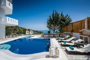 Private Luxus-Artemis-Villa im Bergdorf Rogdia auf Kreta, mit allen Annehmlichkeiten für Familien und Freunde.