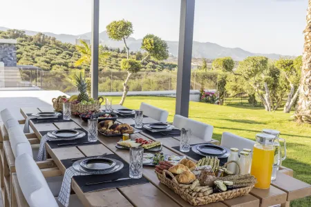  outdoor dining area