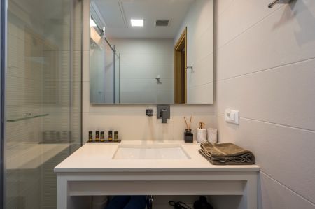   Ensuite bathroom