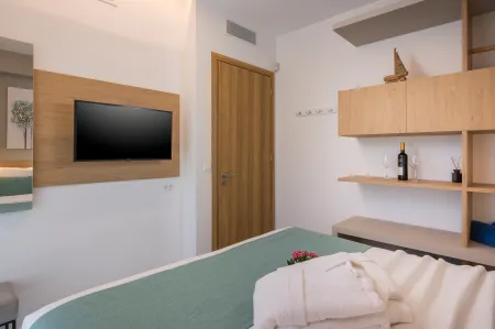   Double bedroom