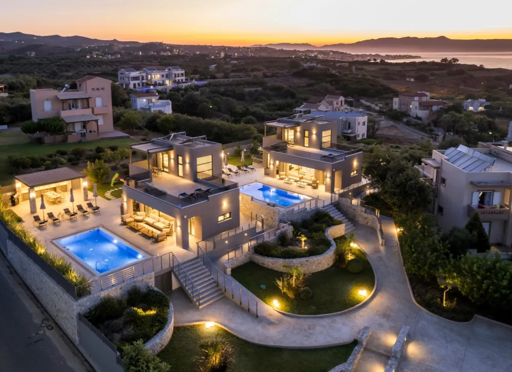  Villas by night