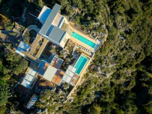 Olives and Thyme Retreat предлагает все современные удобства для роскошного отдыха на греческом острове.
