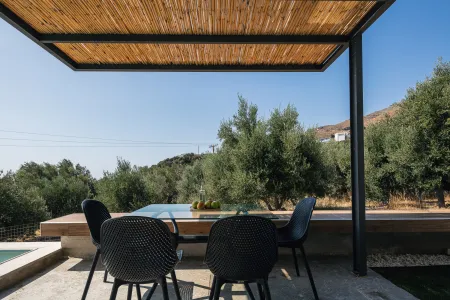  Outdoor dining area