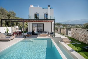 Luxurious Seaview Villa Avrilia with Heated Private pool & Jacuzzi, only a 5-min walk from the beach