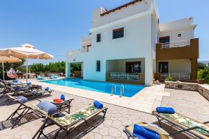 Villa de luxe récemment rénovée 4 Seasons offrant toutes les commodités modernes pour des vacances idylliques sur une île grecque