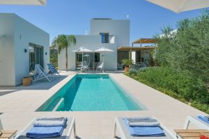 Die neue moderne Villa Tessera bietet alle Annehmlichkeiten für einen idyllischen, exklusiven Urlaub auf einer griechischen Insel