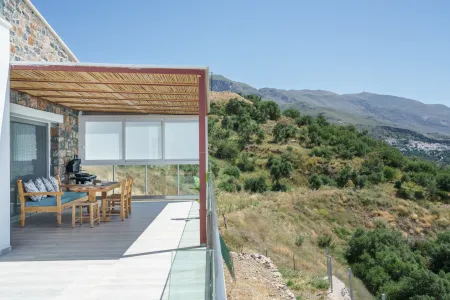  Dining area outdoors