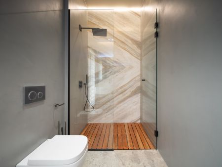  Ensuite bathroom