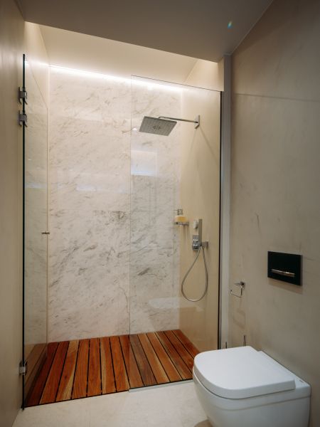   Ensuite bathroom